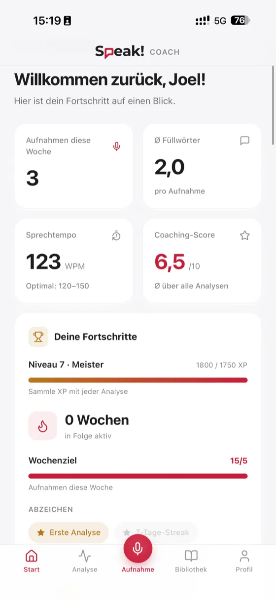 Écran d’accueil de l’application avec vue hebdomadaire : trois enregistrements, débit de 123 mots par minute, score de coaching 6,5 sur 10.